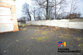 Dom wolnostojący z zabudowaniami o łącznej powierzchni zabudowy około 600m2